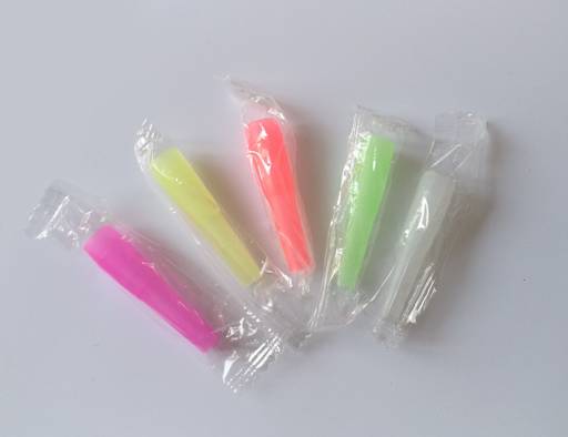 beccucci-igienici-colorati-lunghi.jpg